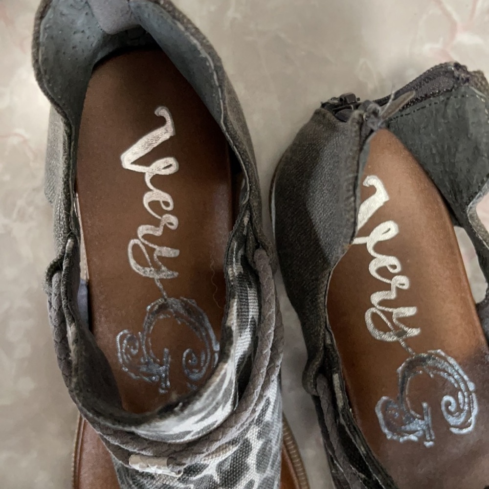 Sandals - Picture 4 of 6